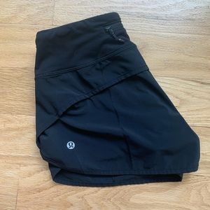 Lululemon hotty hot short 2.5